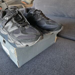 New Balance 9060 SIZE 12